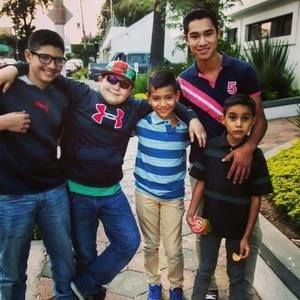 Meet your Posher, Hector alan